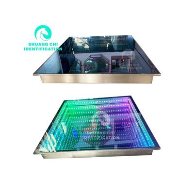 Imágenes deslumbrantes con azulejos líquidos de suelo y soporte de luz de ladrillo oscura