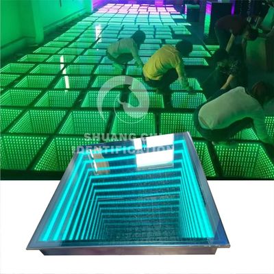 Imágenes deslumbrantes con azulejos líquidos de suelo y soporte de luz de ladrillo oscura