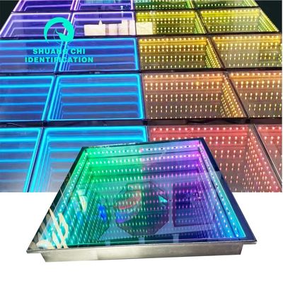 Imágenes deslumbrantes con azulejos líquidos de suelo y soporte de luz de ladrillo oscura