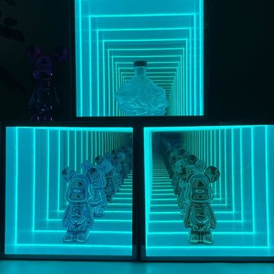 Estante de vino Lego púrpura personalizable con luz de banda LED y gabinete de pantalla infinito
