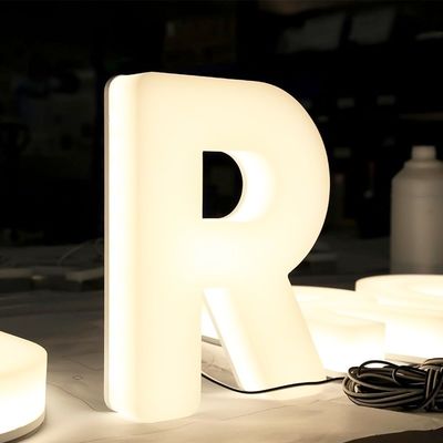 Signo retroiluminado de acero inoxidable Display de letras 3D personalizable para logotipos electrónicos de empresas