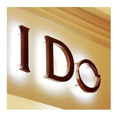 Instalación profesional de letras de canal LED para la señalización digital de números de la casa
