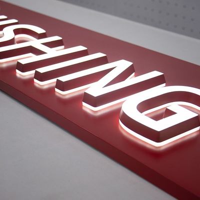 Display publicitario LED Light Box Sign con 12V de voltaje de entrada y caracteres luminosos