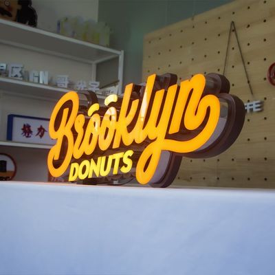 Display publicitario LED Light Box Sign con 12V de voltaje de entrada y caracteres luminosos
