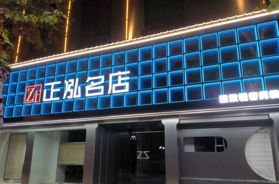 Equipo de publicidad holográmica 3D en interiores con espejo multicapa y cartel LED